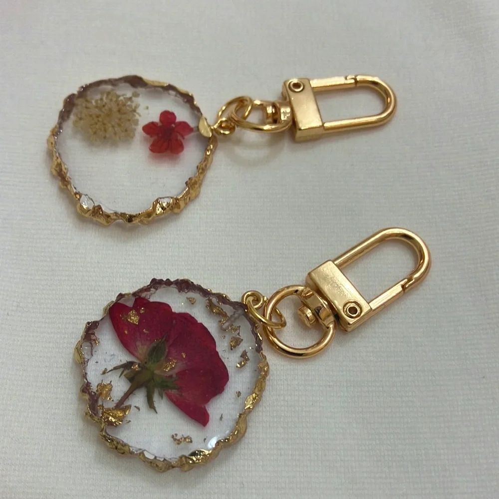 NEW- Dried Flower Keychain - Picture 4 of 4